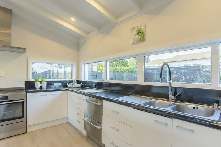 Photo of property in 301 Te Moana Road, Waikanae, 5036