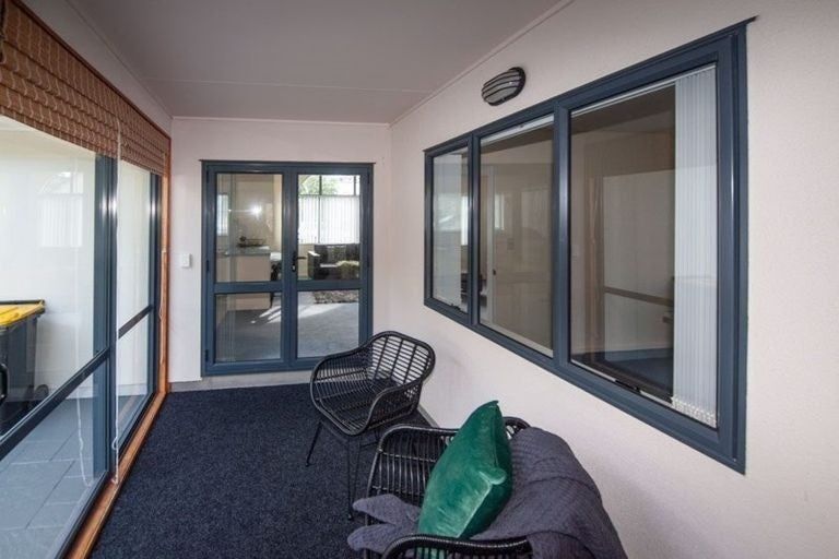 Photo of property in 33 Amesbury Drive, Churton Park, Wellington, 6037