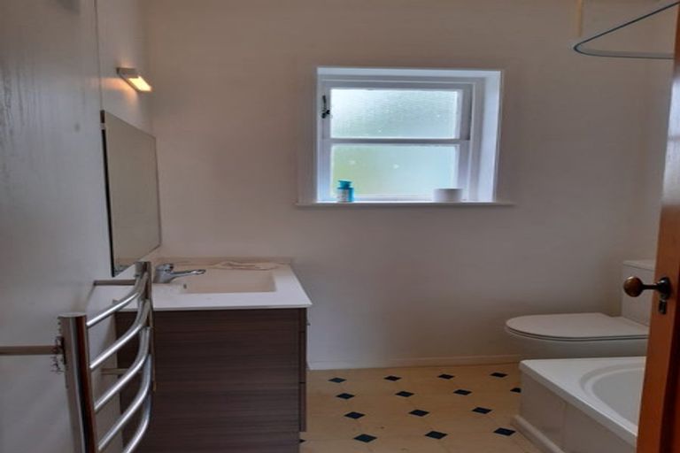 Photo of property in 16 Glamis Avenue, Strathmore Park, Wellington, 6022