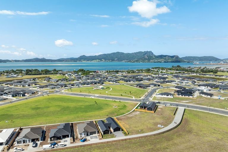 Photo of property in 10 Korimako Lane, One Tree Point, 0118