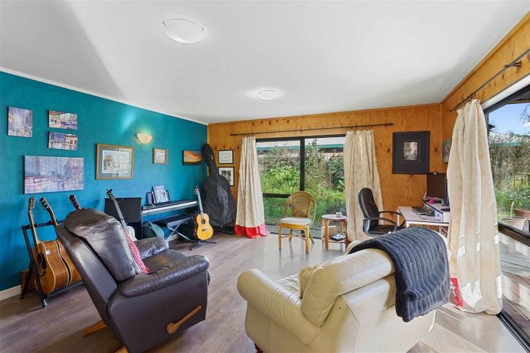 Photo of property in 43 Pehi Kupa Street, Waikanae, 5036