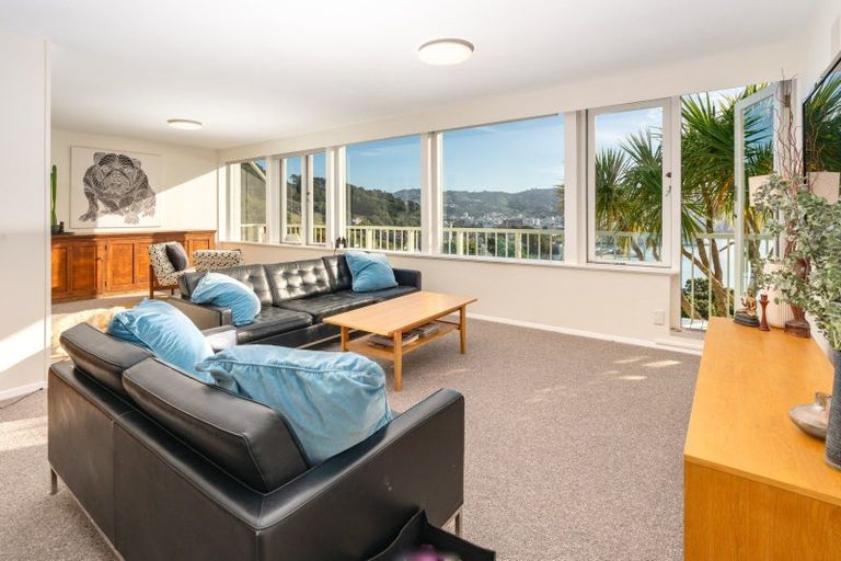 Photo of property in 37 The Crescent, Roseneath, Wellington, 6011