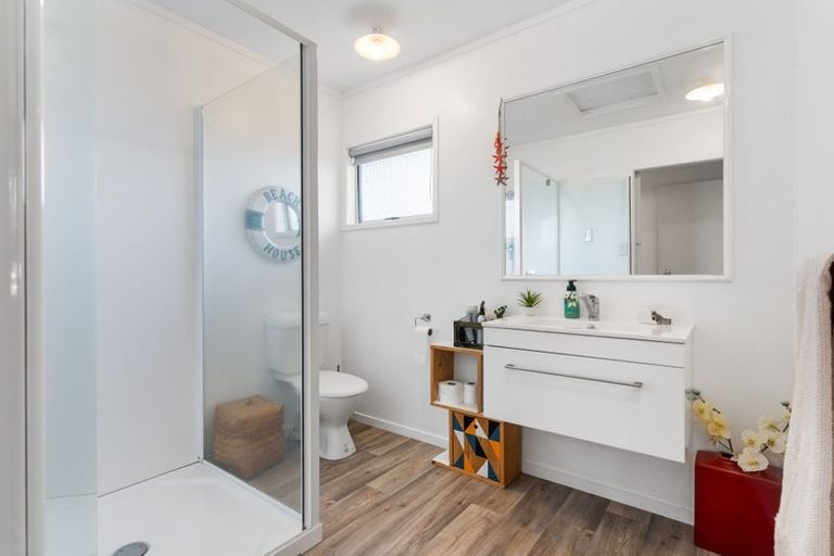 Photo of property in 106 Mckellar Place, Whangamata, 3620