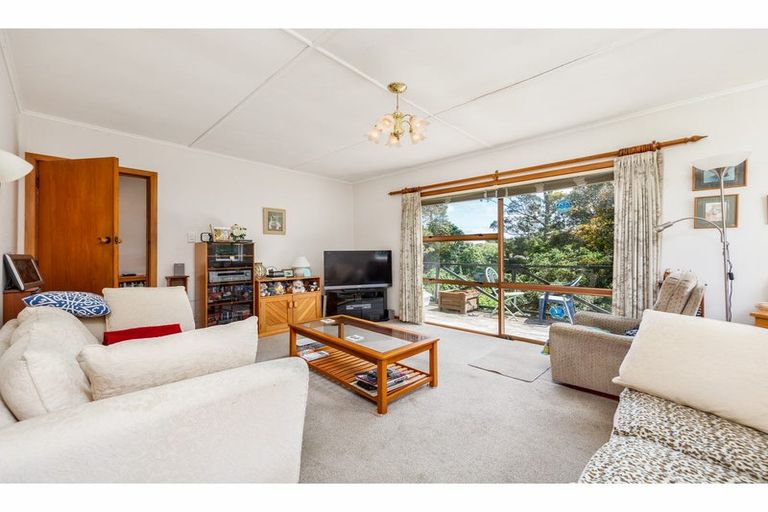 Photo of property in 48 Derwent Crescent, Titirangi, Auckland, 0604