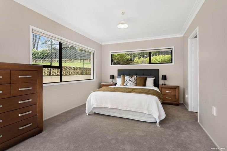 Photo of property in 5 Longwood Place, Forrest Hill, Auckland, 0620