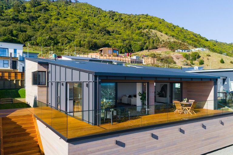 Photo of property in 92 Kotare Street, Waikanae, 5036