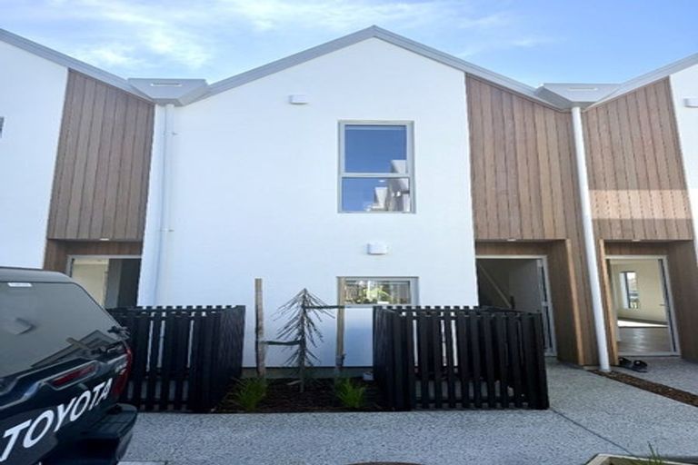 Photo of property in 2/59 Seaview Road, Glenfield, Auckland, 0629