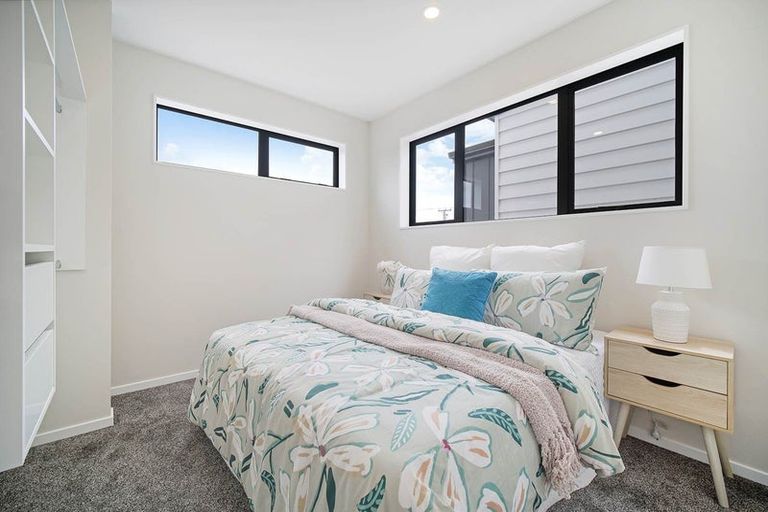 Photo of property in 15 Riverview Road, New Lynn, Auckland, 0600