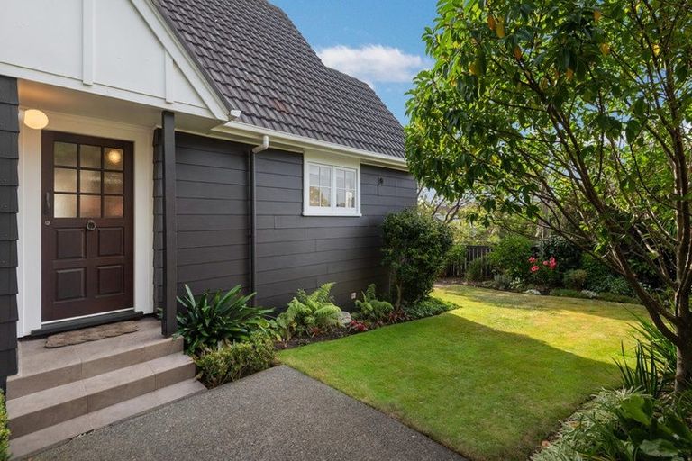 Photo of property in 2/6 Elderwood Lane, Belmont, Auckland, 0622