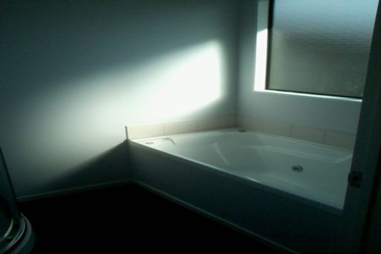 Photo of property in 12 O'sullivan Place, Waiuku, 2123