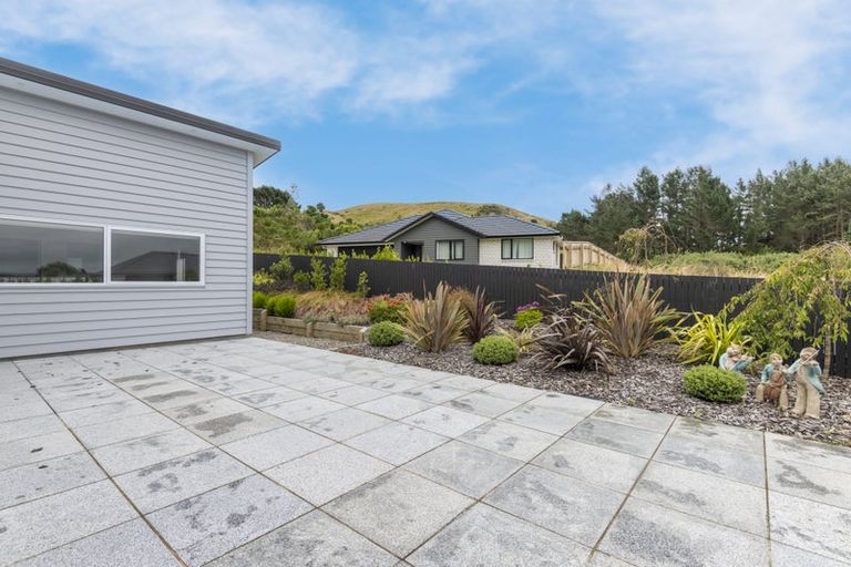 Photo of property in 16 Prestbury Grove, Churton Park, Wellington, 6037