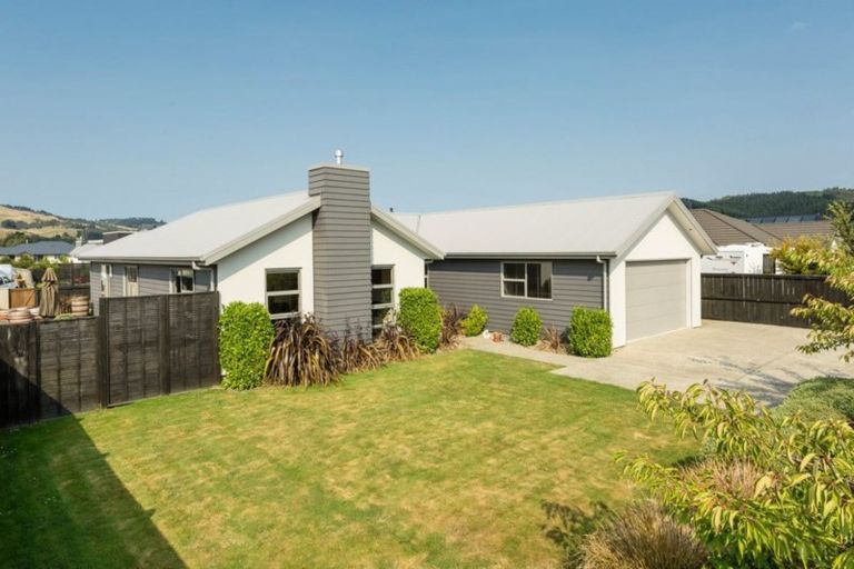 Photo of property in 18 Hagart-alexander Drive, Mosgiel, 9024