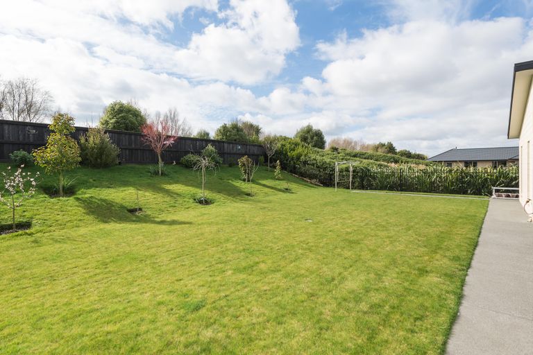 Photo of property in 43 Davaar Crescent, Broomfield, Christchurch, 8042