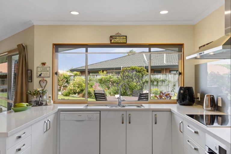 Photo of property in 9 Knightsbridge Place, Taradale, Napier, 4112