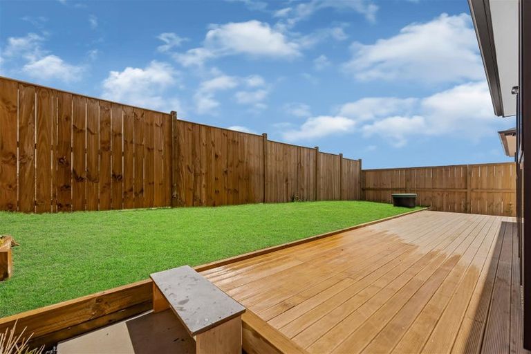 Photo of property in 14 Waimarie Drive, Karaka, 2578