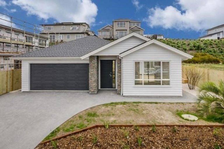 Photo of property in 27 Caldera Drive, Long Bay, Auckland, 0630