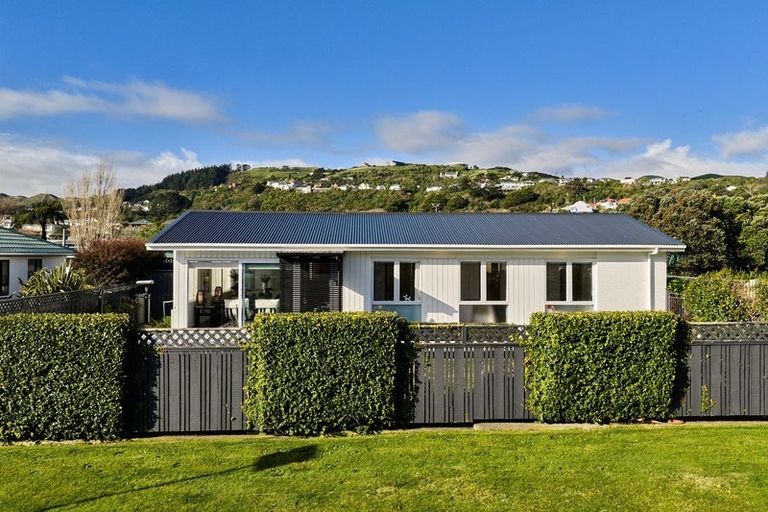 Photo of property in 3 Surrey Street, Tawa, Wellington, 5028