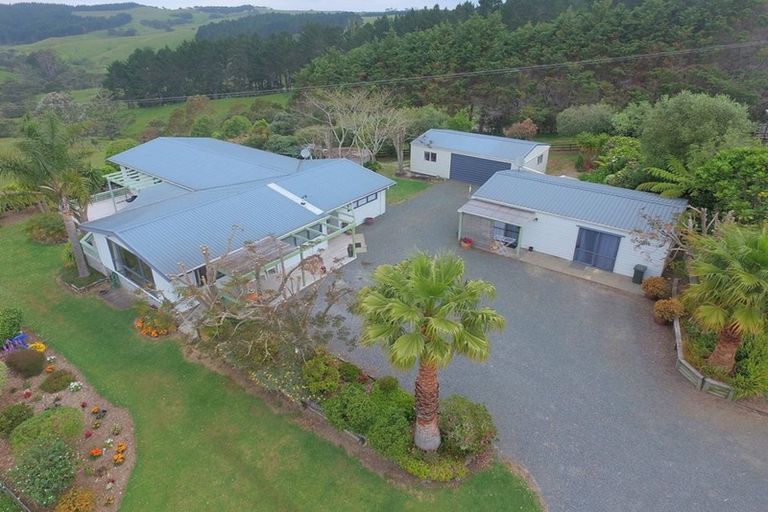 Photo of property in 535 Peak Road, Helensville, 0875