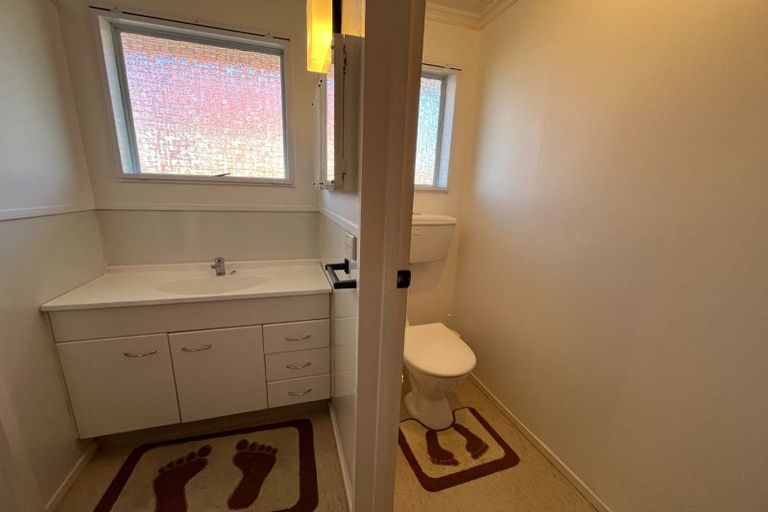 Photo of property in 1 Guernsey Place, Fitzherbert, Palmerston North, 4410