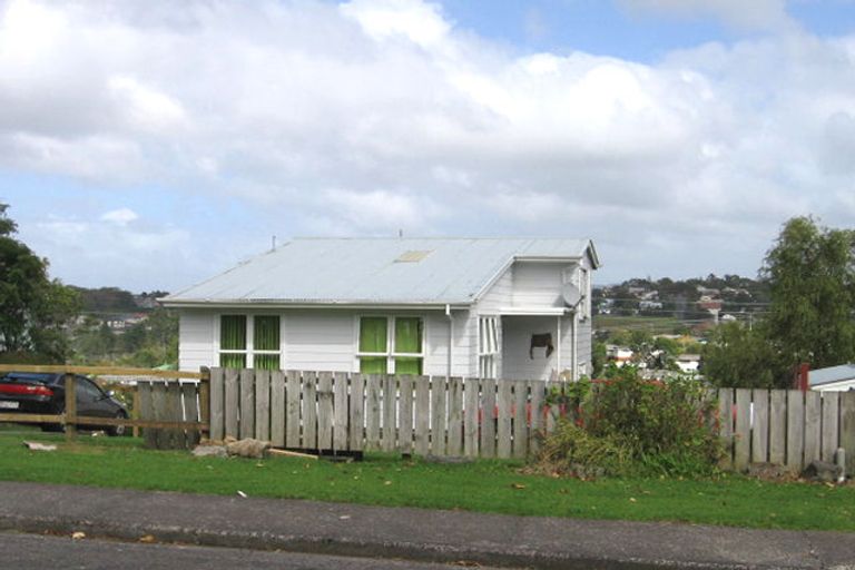 Photo of property in 19 Glenbervie Crescent, Massey, Auckland, 0614