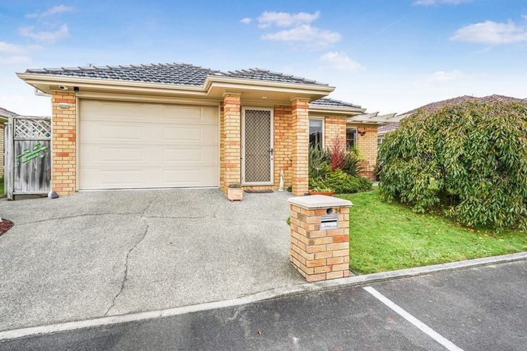 Photo of property in 24 Sovereign Isle Lane, Rototuna, Hamilton, 3210