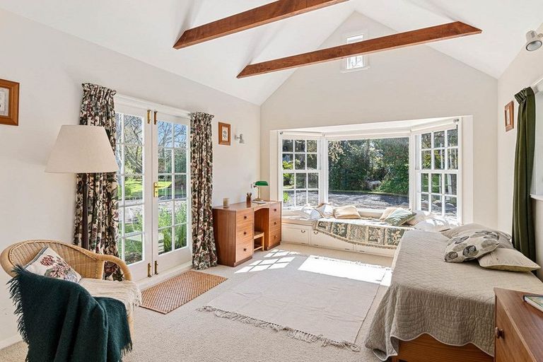 Photo of property in 11 Karaka Grove, Waikanae, 5036