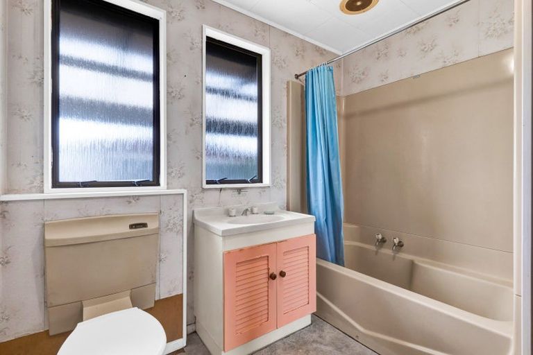 Photo of property in 5 Tawari Street, Inglewood, 4330