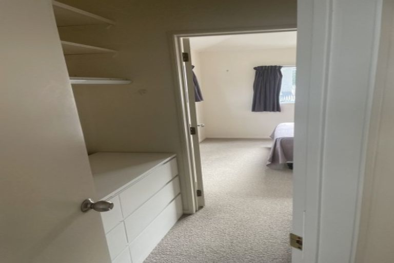 Photo of property in 2/479 Glenfield Road, Glenfield, Auckland, 0629