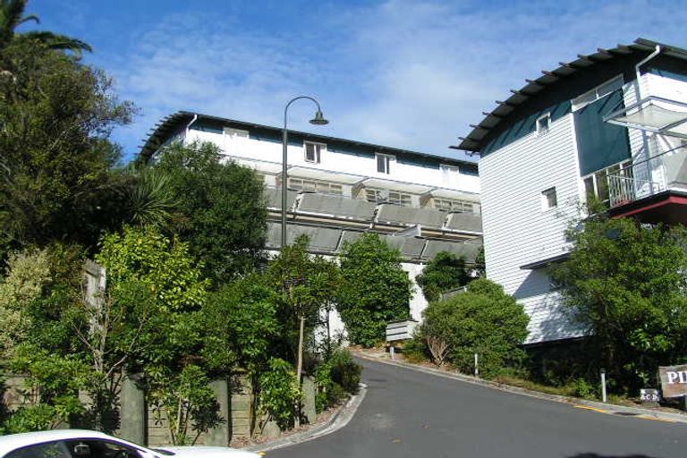 Photo of property in 4a/20 Ian Marwick Place, Birkenhead, Auckland, 0626