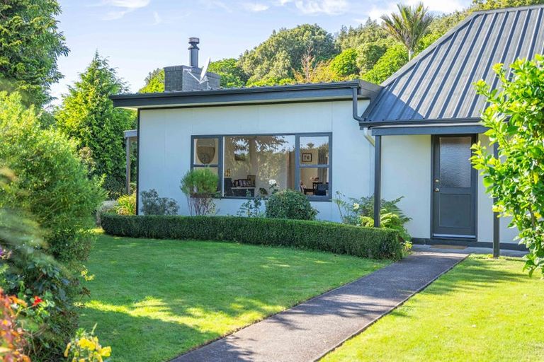 Photo of property in 43 Te Horo Hautere Cross Road, Te Horo, Otaki, 5582