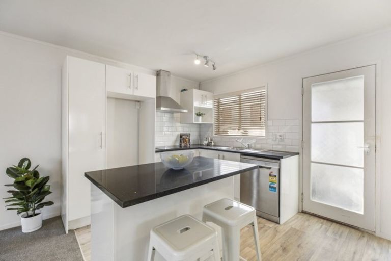 Photo of property in 2/121 Gardner Avenue, New Lynn, Auckland, 0600