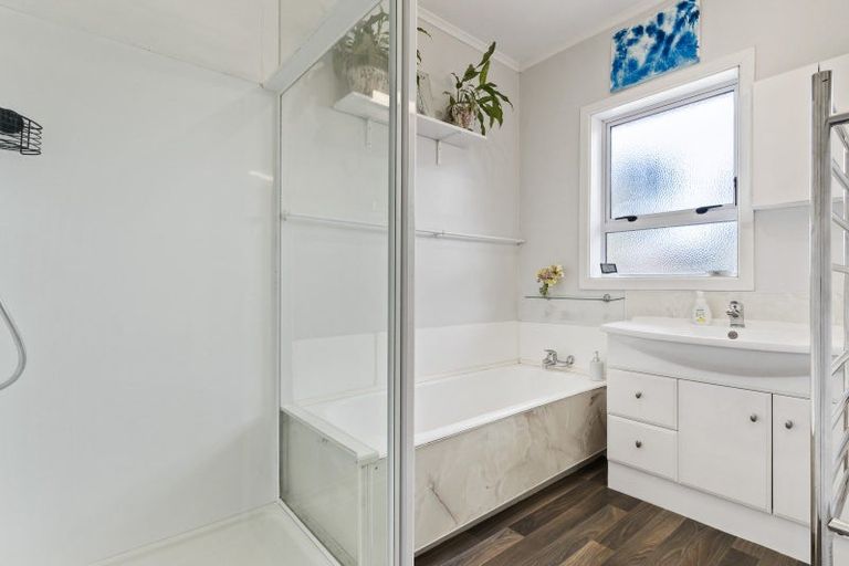 Photo of property in 9 Fairview Road, Papatoetoe, Auckland, 2025