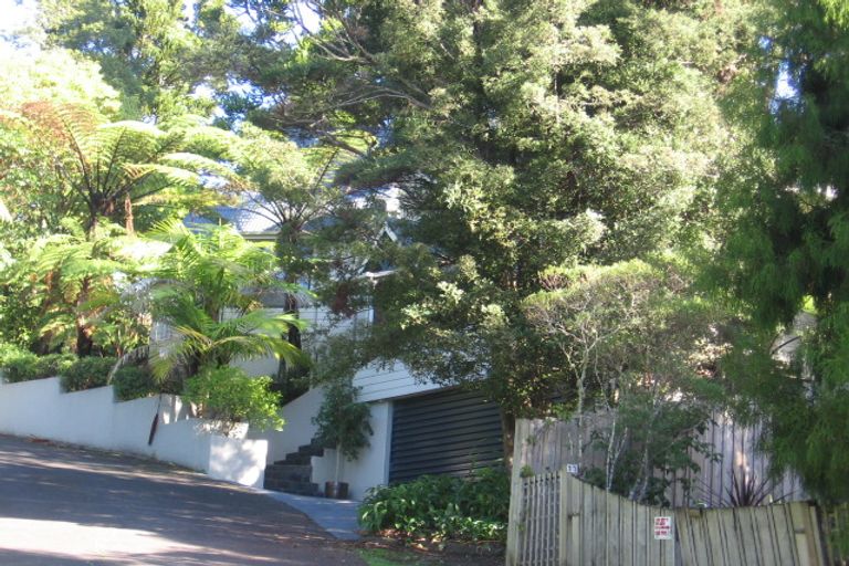 Photo of property in 21 Kaurimu Rise, Titirangi, Auckland, 0604