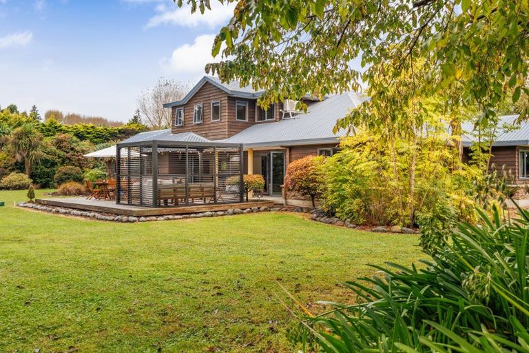Photo of property in 46 Turitea Road, Fitzherbert, Palmerston North, 4472