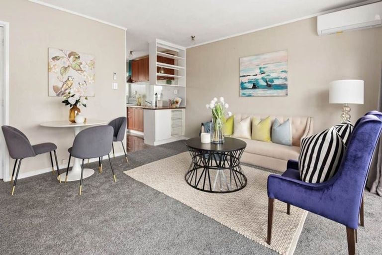 Photo of property in 2/118 Lynwood Road, New Lynn, Auckland, 0600