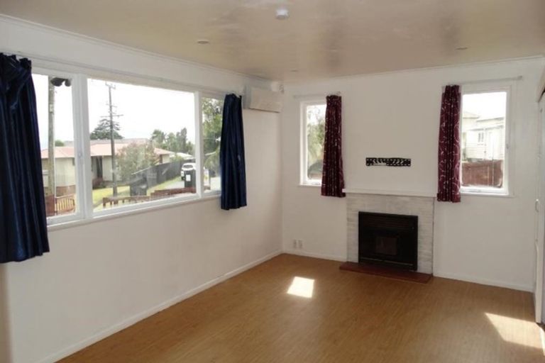 Photo of property in 2 Geordie Street, Henderson, Auckland, 0612