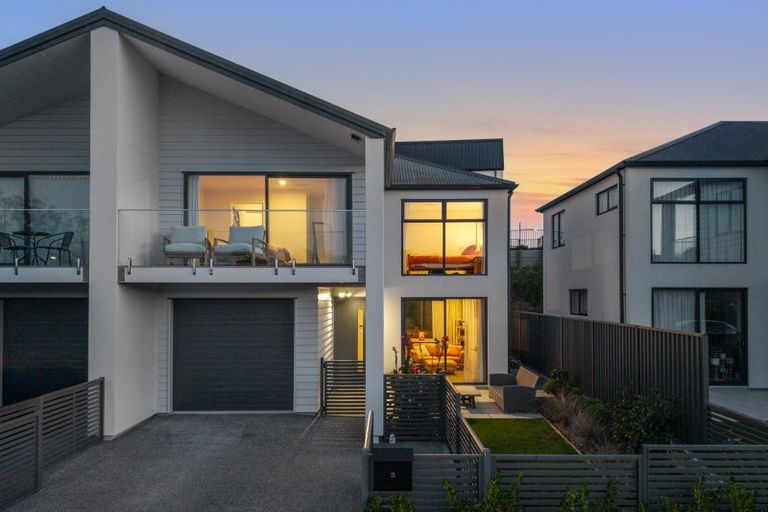 Photo of property in 3a Koreke Close, Kenepuru, 5022