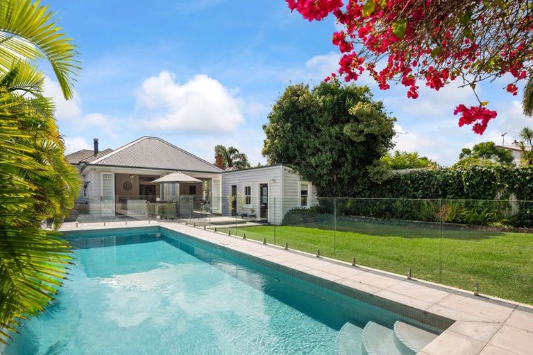 Photo of property in 58 Albert Road, Devonport, Auckland, 0624