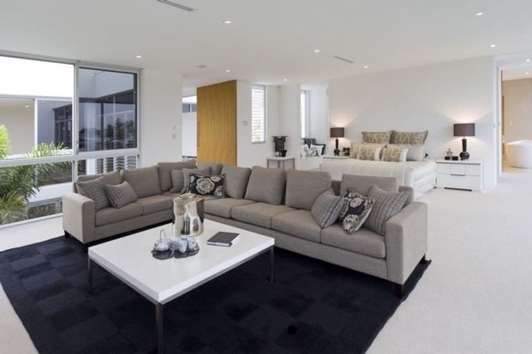 Photo of property in 152 Amesbury Drive, Churton Park, Wellington, 6037