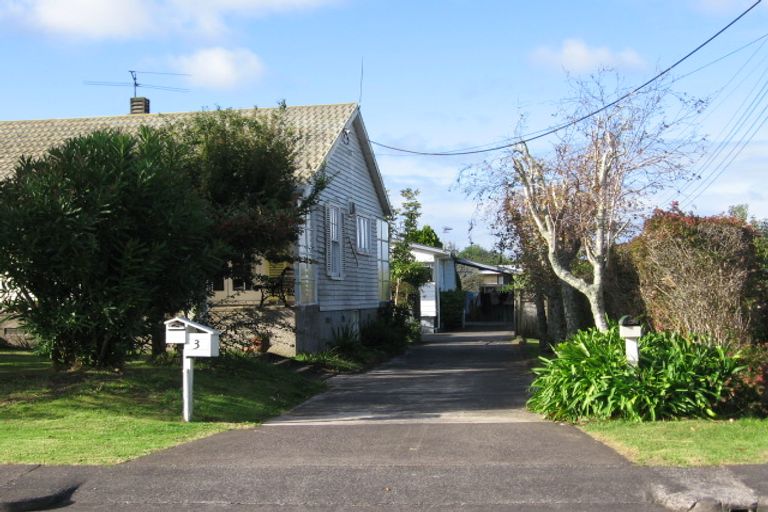 Photo of property in 3 Helga Crescent, Te Atatu Peninsula, Auckland, 0610