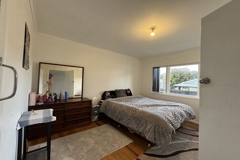 Photo of property in 9 Huruhuru Road, Massey, Auckland, 0614