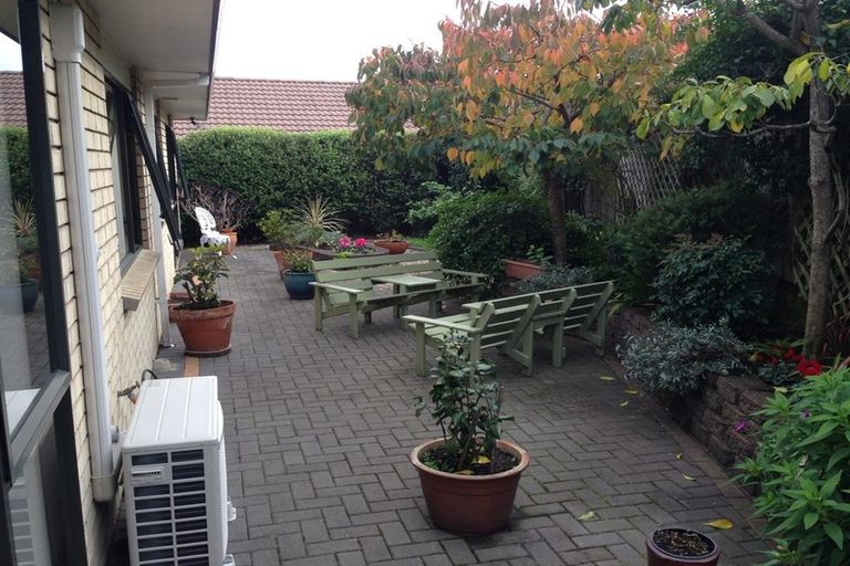 Photo of property in 71 Moyrus Crescent, East Tamaki Heights, Auckland, 2016