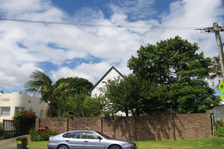 Photo of property in 1/14 Otakau Road, Milford, Auckland, 0620