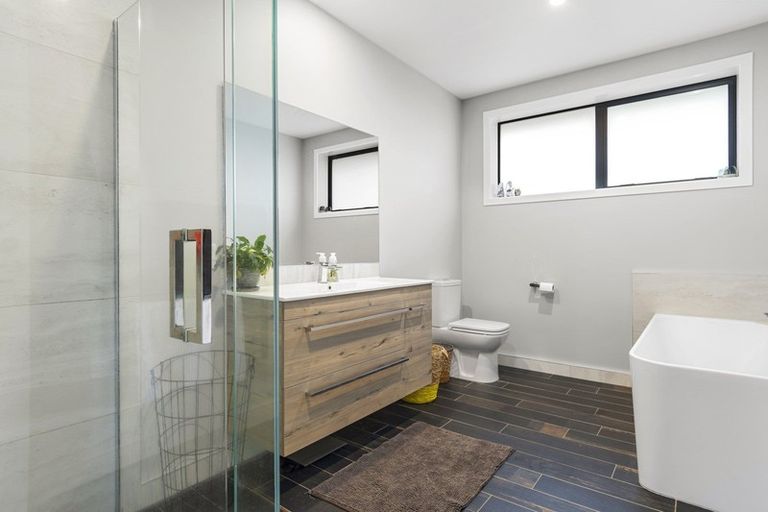 Photo of property in 43r Oceana Drive, Welcome Bay, Tauranga, 3175