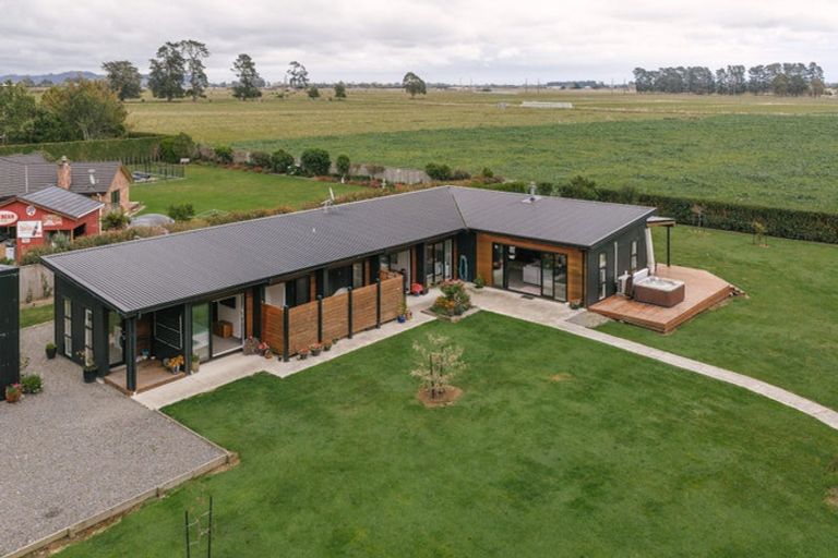 Photo of property in 38a Pohutukawa Drive, Levin, 5571