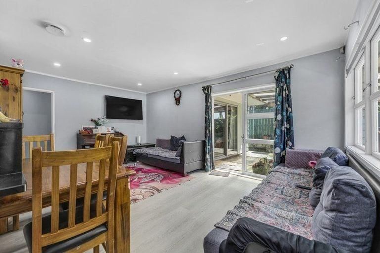 Photo of property in 2/55 Ennis Avenue, Pakuranga Heights, Auckland, 2010