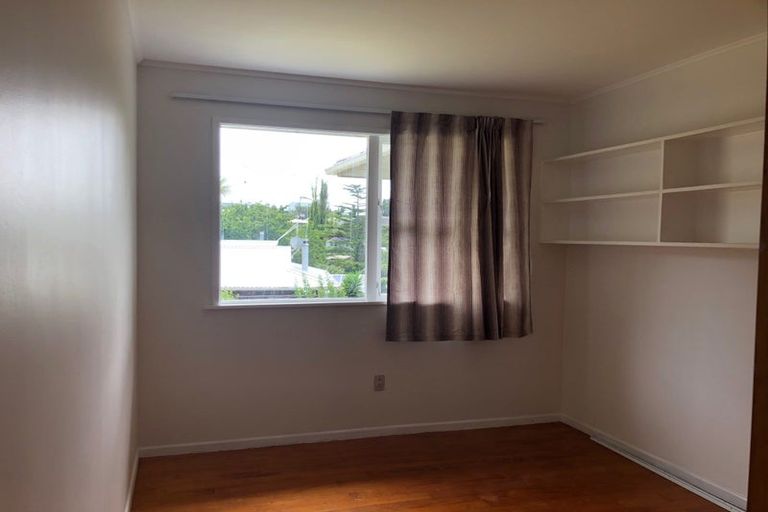 Photo of property in 9 Hatherlow Street, Glenfield, Auckland, 0629