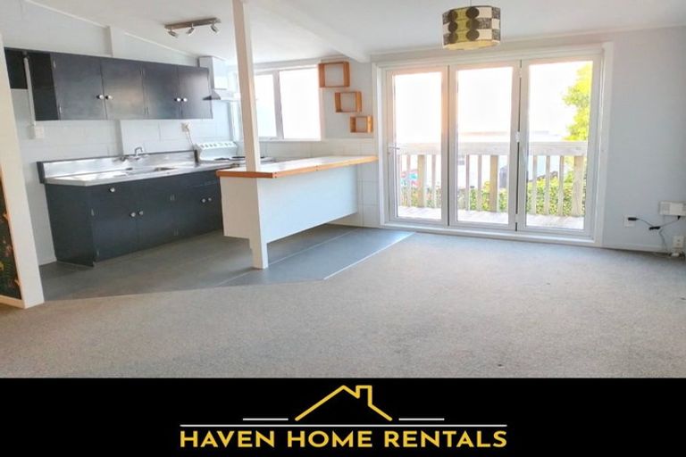 Photo of property in 23f7 Collins Avenue, Tawa, Wellington, 5028