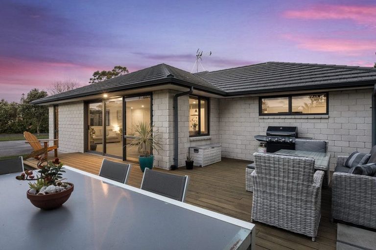 Photo of property in 15 Ian Place, Waihi Beach, 3611