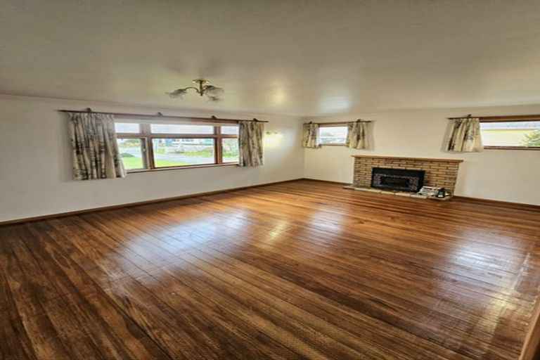 Photo of property in 19 Oxford Street, Martinborough, 5711